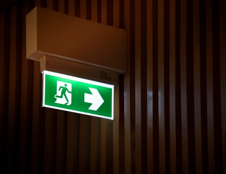 How to perform measurements of emergency lighting?