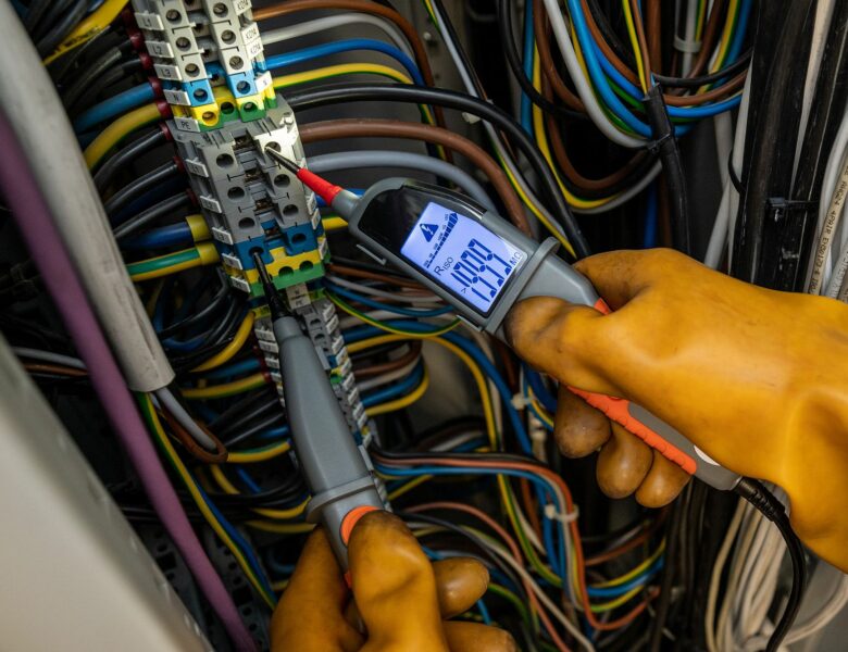 Convenient insulation resistance testing with Sonel MIC-5